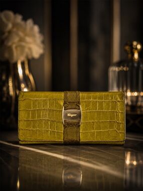 Salvatore Ferragamo Croc Embossed Leather Wallet – Green | Vintage